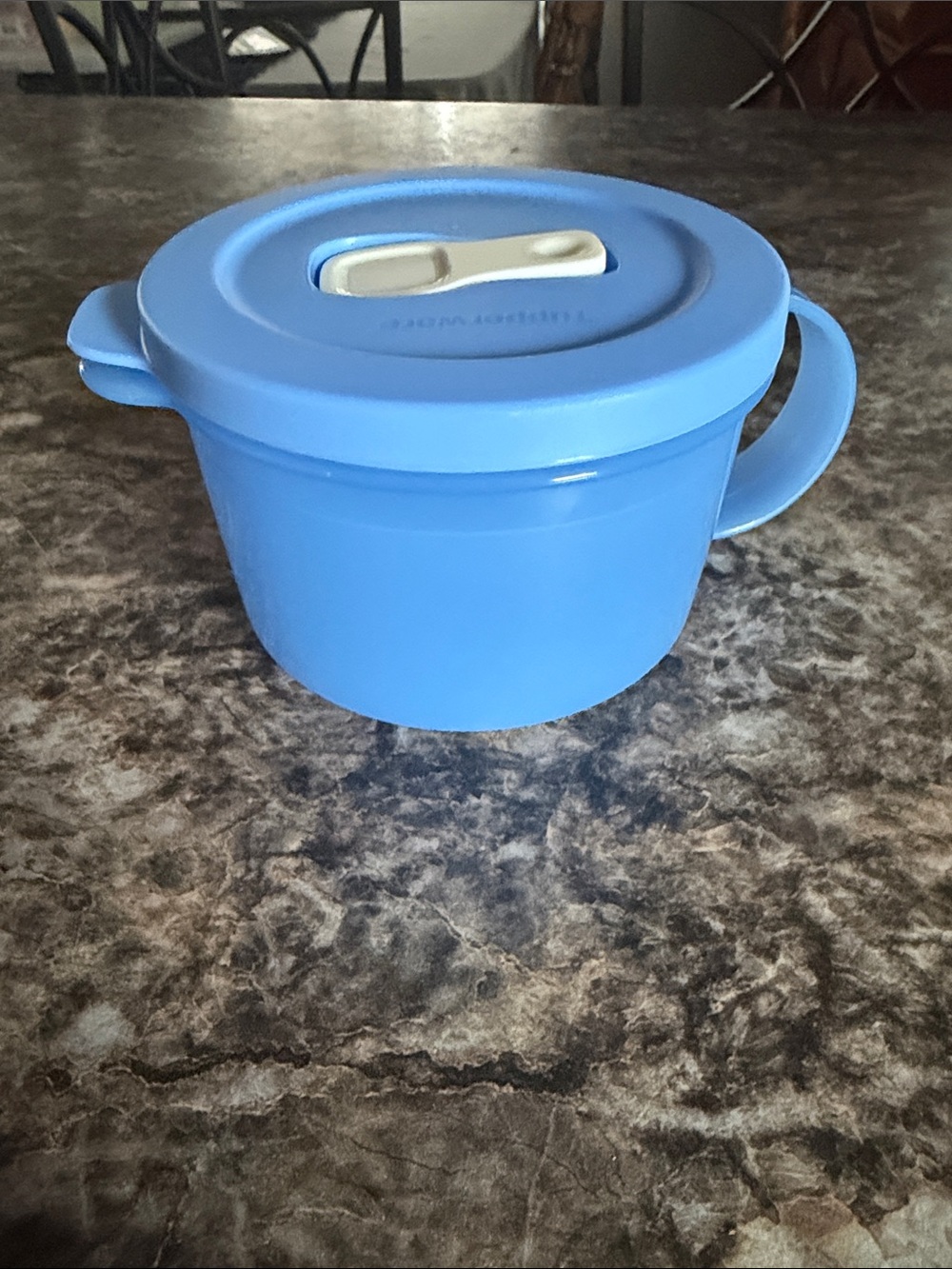 Tupperware Crystalwave Blue Microwave Safe Food Bowl with Handle and Locking Lid